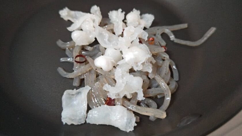 炒める,浮袋すじコン風甘辛炒め|シーバス(スズキ),浮袋,料理,レシピ,釣果メシ