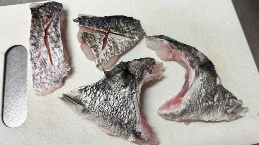 材料を用意|魚の揚げ焼・ピリ辛ねぎ酢醤油がけ、レシピ