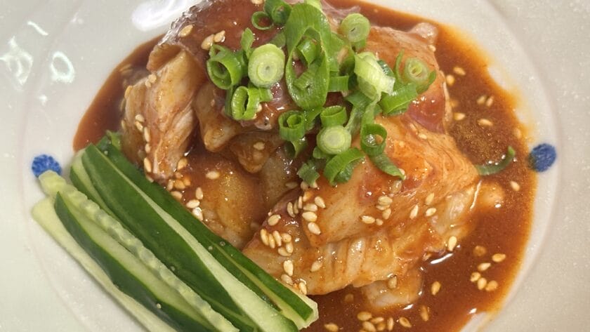 皿に盛りつけ｜韓国風お刺身「フェ」のつくり方、レシピ