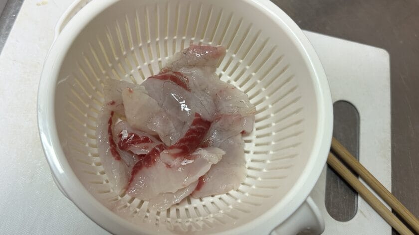 ザルにあげる｜韓国風お刺身「フェ」のつくり方、レシピ