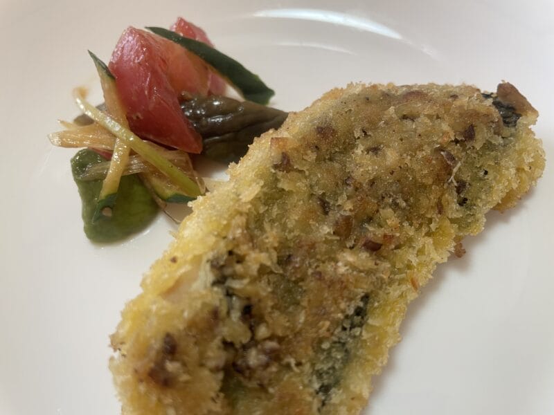 きのこのデュクセルを衣にした白身魚の香味パン粉焼き、釣果メシ