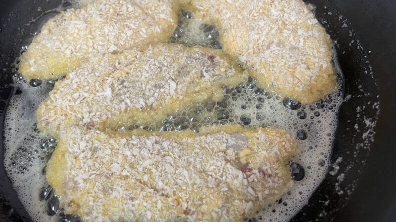 焼く｜きのこのデュクセルを衣にした白身魚の香味パン粉焼き、釣果メシ