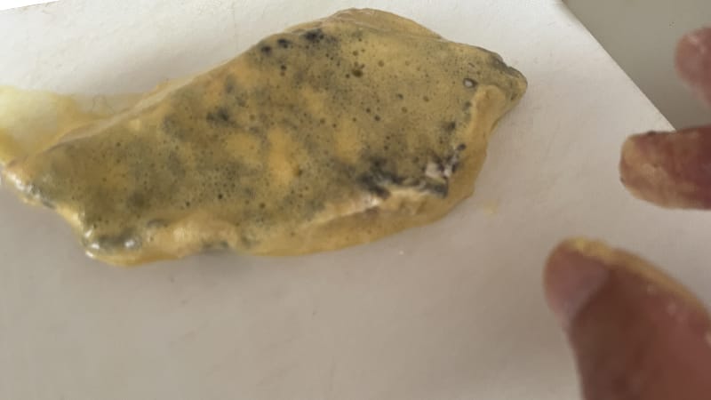 衣をつける2｜きのこのデュクセルを衣にした白身魚の香味パン粉焼き、釣果メシ