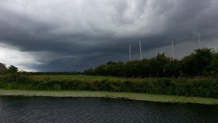曇り空|シーバスが釣れやすくなる天気