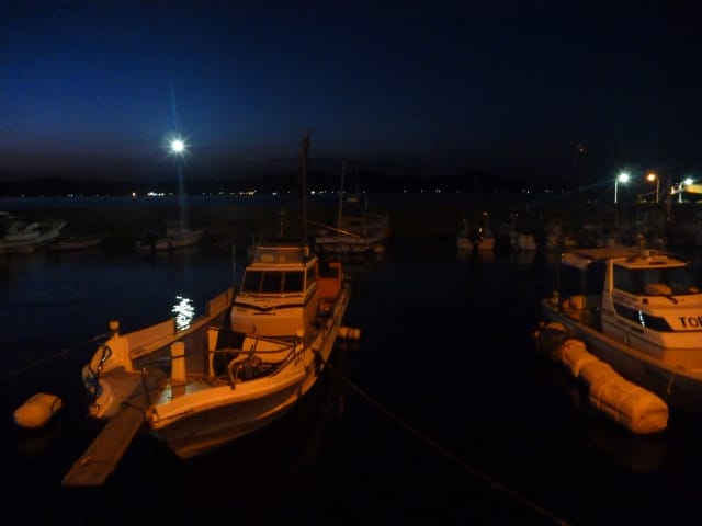 停泊船の下｜アジング、ポイント