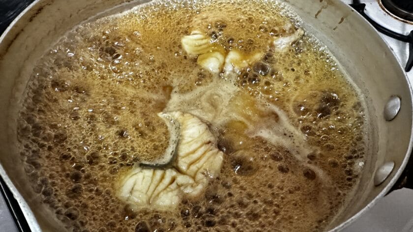 煮付けていく|釣り魚の梅照り煮,レシピ,釣果メシ