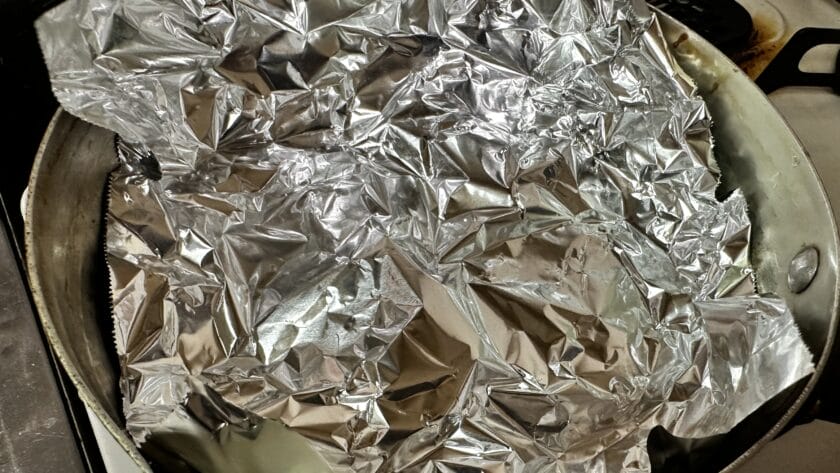 落し蓋をしてさらに煮る|釣り魚の梅照り煮,レシピ,釣果メシ