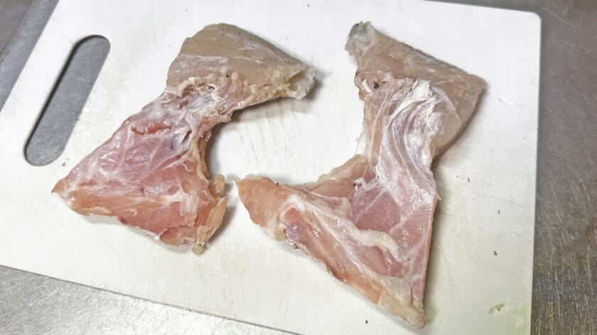 塩を振る｜白身魚のバジルオイル焼き・冷たい生トマトアッシェソース、レシピ