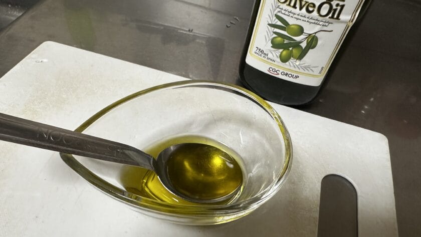 バジルオイル｜白身魚のバジルオイル焼き・冷たい生トマトアッシェソース、レシピ