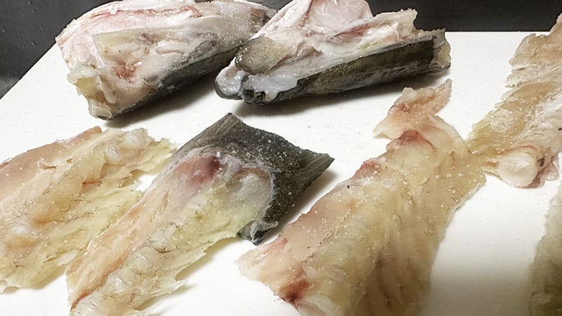 あらに塩をして余分な水分を取り除く｜魚だしざる蕎麦,レシピ