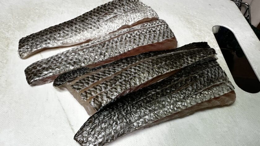 切れ目を入れる｜オリエンタル風マリネ,つくり方,レシピ,釣果メシ