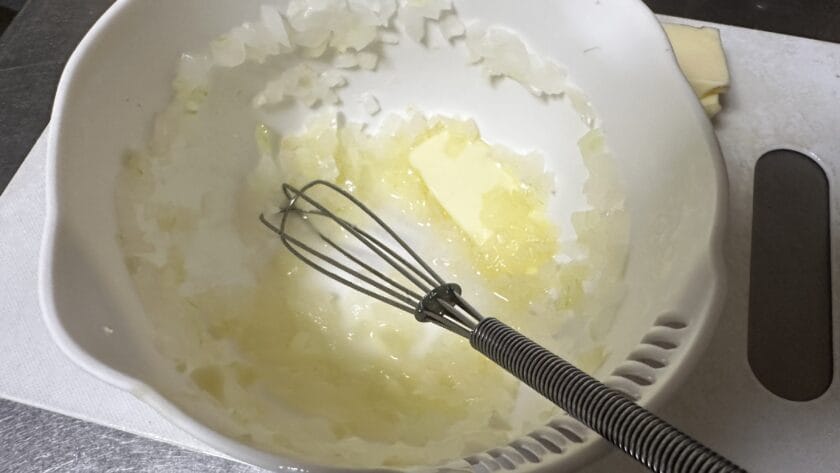 ソースを仕上げる｜白身魚のソテー・ブールブランソース,レシピ,つくり方