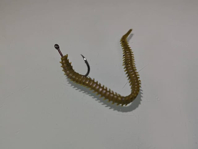 ストレートワームのチニングの場合の刺し方
