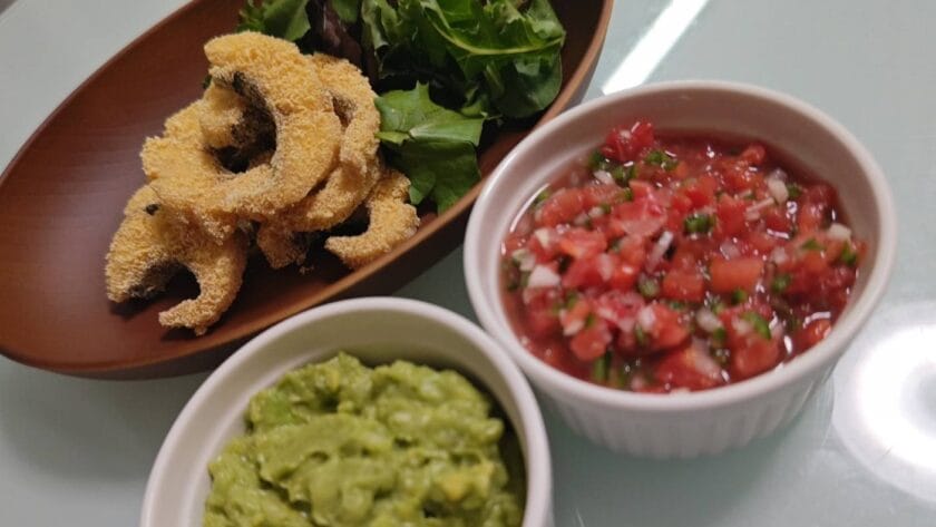 白身魚のとうもろこし粉揚げ,フレッシュサルサとグアカモーレ