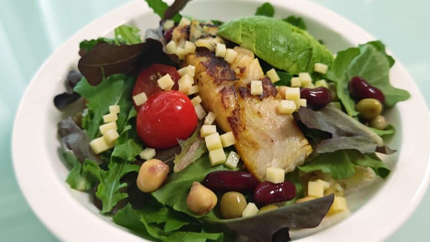 タンドリーフィッシュのサラダライスボウル,釣果メシ