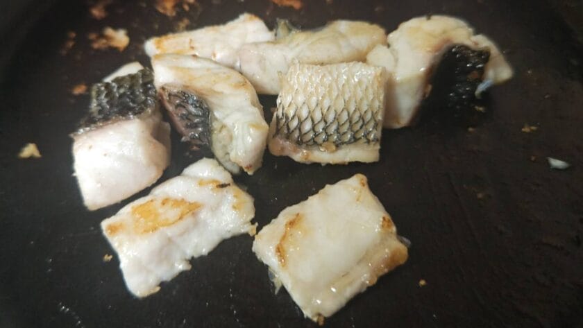 魚を焼く｜魚の鱔魚意麺風オ甘酢あんかけ焼きそば,釣果メシ