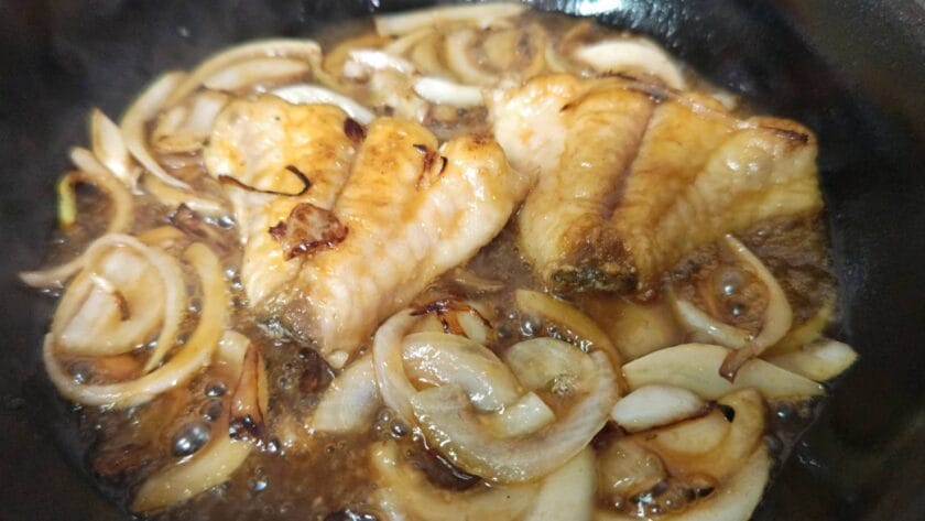 たれを加えて仕上げる|魚の生姜焼き,レシピ,釣果メシ