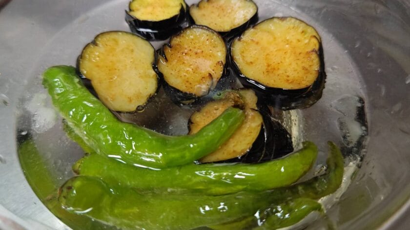 氷水にさらす|魚と茄子と万願寺唐辛子の揚げ出し,釣果メシ