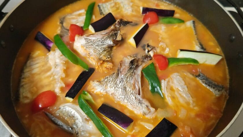 彩り野菜を並べる｜魚のパエリア,時短レシピ,釣果メシ