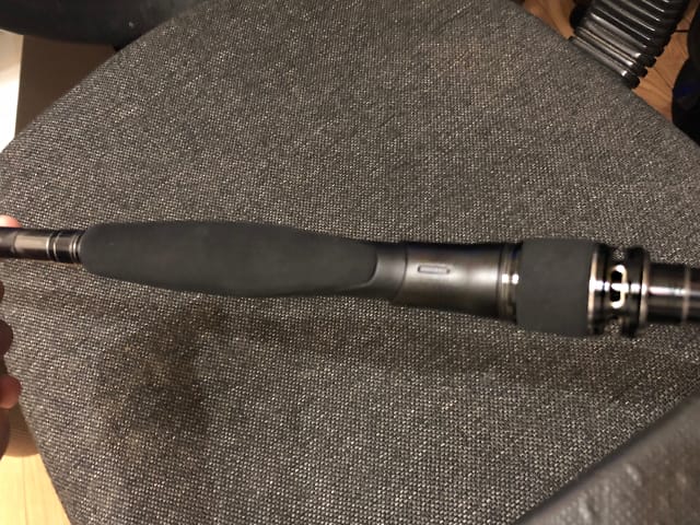 リールシートとフォアグリップ｜18エクスセンスジェノス,インプレ,シーバスロッド