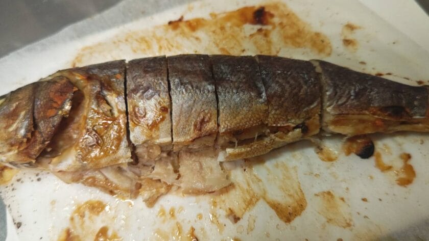 食べやすい大きさにカット|すずきのレリエノ,クリスマスフィッシュ,つくり方,レシピ,釣果メシ