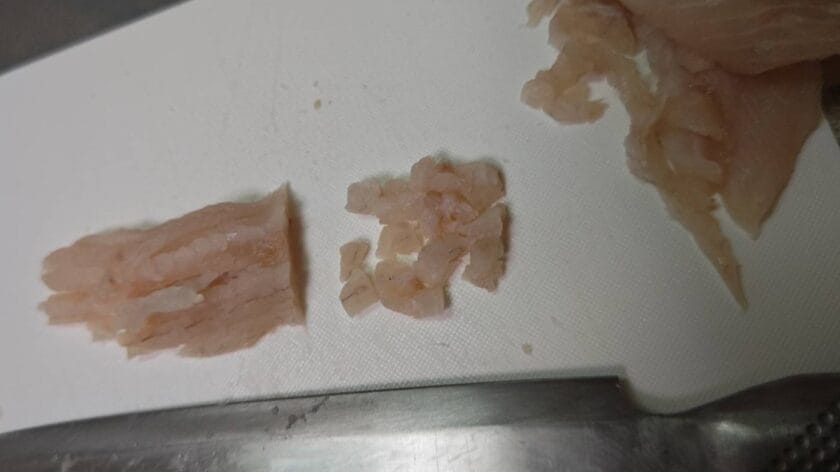 身を角切りにする|すずきのレリエノ,クリスマスフィッシュ,つくり方,レシピ,釣果メシ