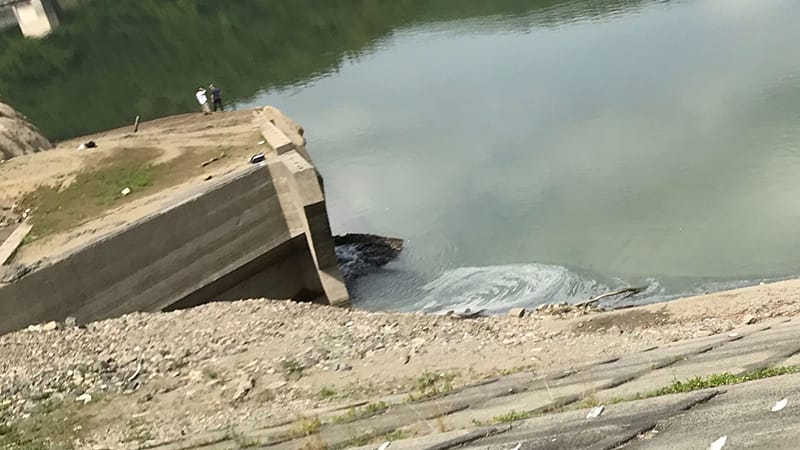 バックウォーターに水深がない,弱点|減水しきった水量の少ない湖,釣り方