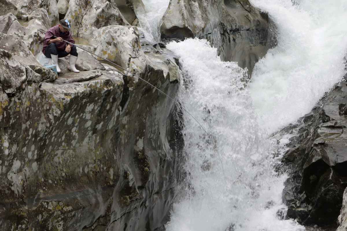 和歌山県古座川・滝の拝|鮎の「トントン釣り」,場所,釣り方