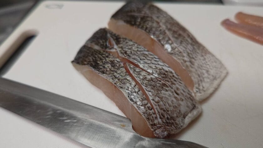 魚の下準備｜すずきのポワレ・地中海風トマトソース,釣果メシ